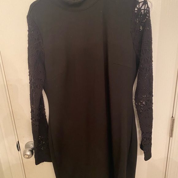 Lulu’s Black Lace Bodycon Dress - Picture 3 of 4